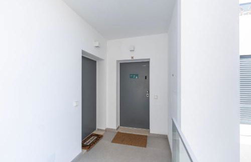 Stunning 3 BDR Flat W/ Rooftop Pool by LovelyStay - Foto 31