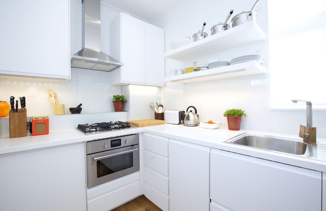 JOIVY English Retro 2BR Apt Near Battersea Park - Photo 8