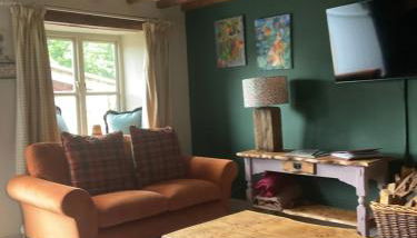 Pond Cottage - Photo 2