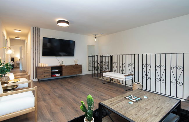 Superb Apartment near Dodger - Photo 8