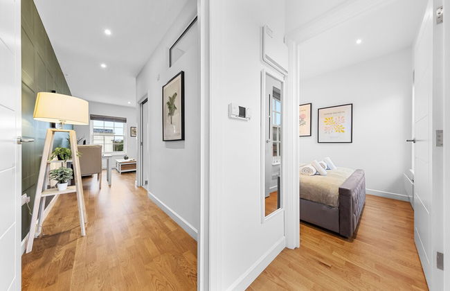 Stunning 1 Bed Apartment Near Heathrow London - Photo 7