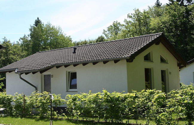 Bungalow in Eifel Near Forest and Mountains - Foto 1