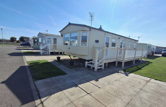 3-bed Caravan, Sleeps 8, Pool & Beach - Foto 1