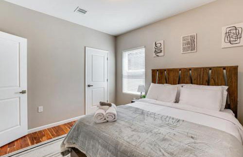 Townhouse - Urban Living with Rooftop Deck! - Foto 16