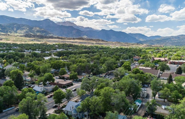 Whimsical Flat Color Unique & Chic Boutique - Foto 33