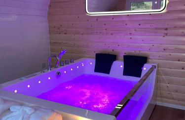 Apex Studio Pod & Jacuzzi Bath - Photo 1