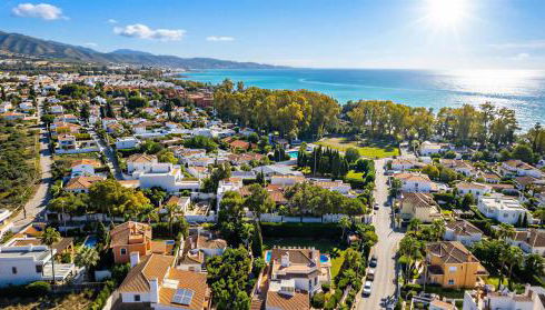 VACATION MARBELLA I Villa Bosquecito, Giant Private Heated Pool, 4min to the Beach, 6 BR, Spacious Villa - Foto 2