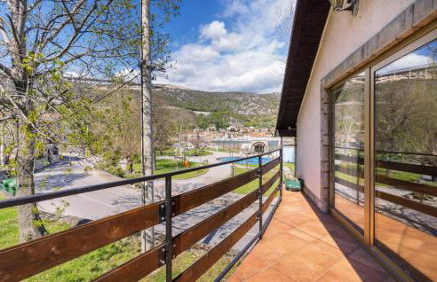 2 Bedroom Amazing Apartment In Bakar - Photo 10