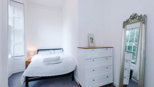 Escowbeck House - Staycation - HotTub - Sleeps 10 - Foto 3