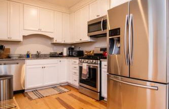2 Bedroom Unit w Elevator & In-Unit Laundry - Foto 10