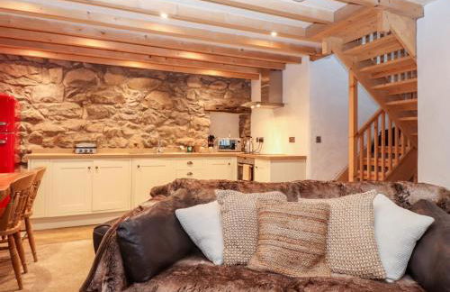 Bull Bach Old Smithy - Photo 5