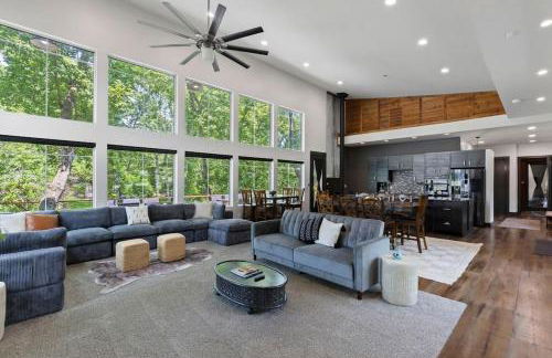 LUX Treehouse on Private Lake next to Lake Conroe with Game room, Paddleboards, Lake Views, and more! - Foto 59