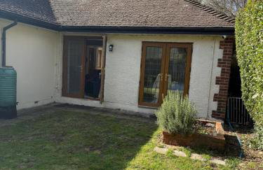 Private Five Bedroom Bungalow in Chertsey - Foto 20