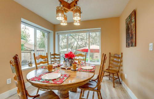 Hot Tub and Huge Patio Home 5 Mi to Old Town Auburn - Foto 11