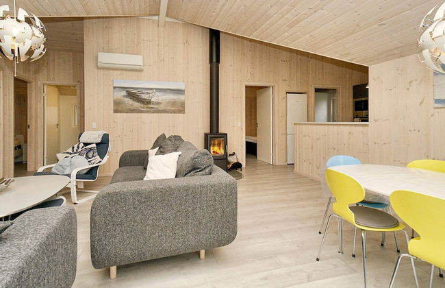 6 Person Holiday Home in Melby - Foto 12