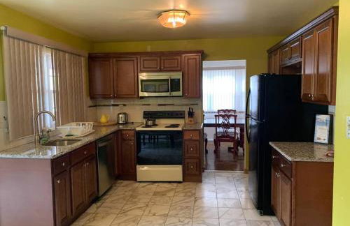 Beautiful 4-bedroom pool home with 2-story deck! - Foto 14