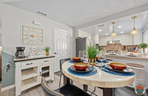 The Splash Society-Pool, Spa, Games, and Vibes - Photo 21