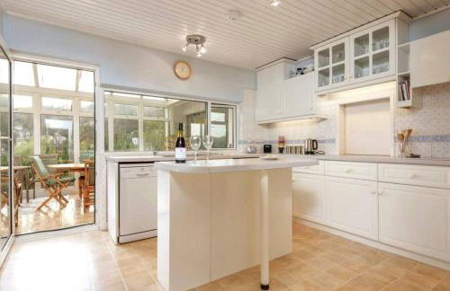 Stunning River Views, Tranquil Split-Level House, Private Garden & Parking - Foto 9