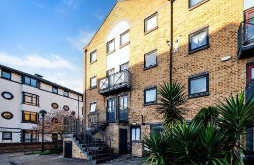 2BR Waterside Flat Parking WiFi Garden & DLR Nearby - Foto 24