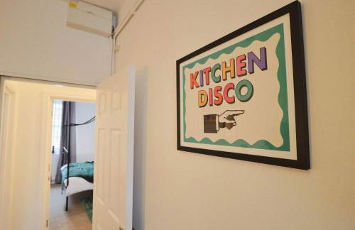 Two bedroom flat in St Michael's Hill - Photo 9