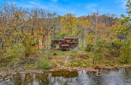 River Time Cabin - Riverfront, Hot Tub, Screen Porch, Fishing, Games, View, 3 King Beds - Photo 94