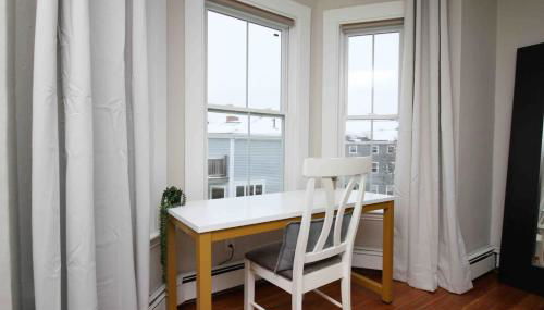 Charming Downtown Gem. 2 minutes to Salem. Workspace Included - Photo 4