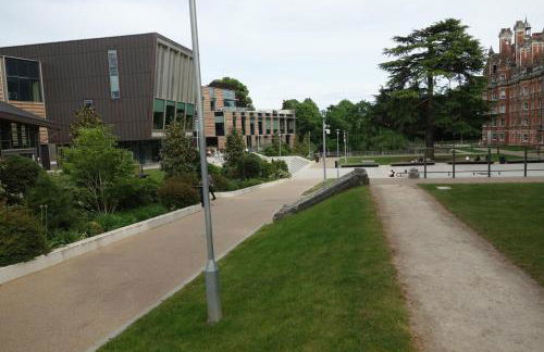 NEW Cosy 2 Bedroom Flat - Englefield Green - Foto 13