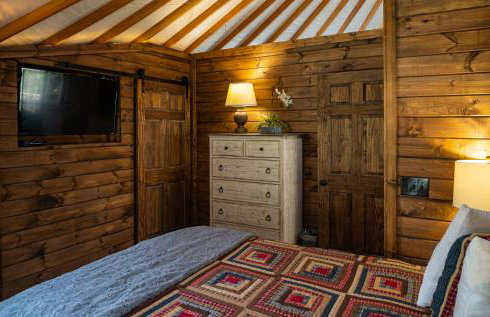 Otter Creek Luxury Yurt - Creekside Glamping with Private Hot Tub - Foto 7