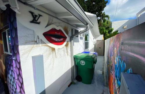 Cozy & Colorful Miami Art Canvas w/HotTub & Murals - Foto 13