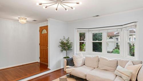 Lakeside Stay Metro, INOVA, Dining & Shops Nearby! - Foto 4