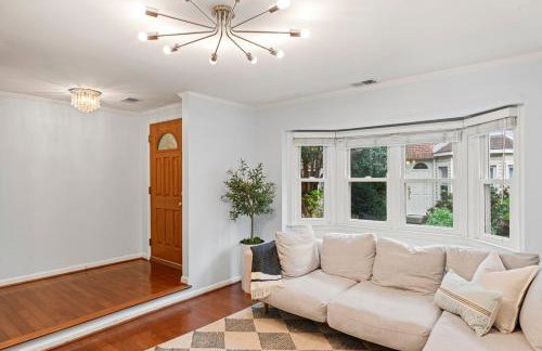 Lakeside Stay Metro, INOVA, Dining & Shops Nearby! - Foto 4