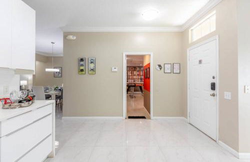 4br House w Perfect Location Pool and Much More - Foto 14