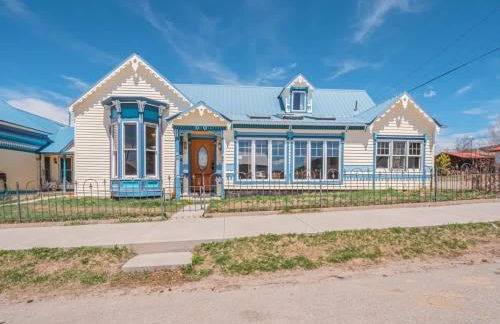 Gem Palace with Hot Tub Sauna - Photo 16