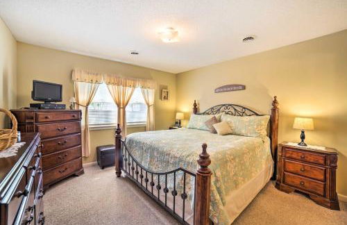 Oak Island Home with Fenced Yard, Walk to Long Beach - Foto 11