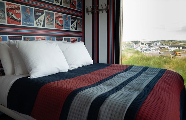 Modern, Trendy F1 Theme Lodge, Near the Sea - Foto 6