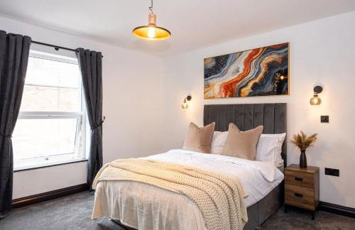 Midnight Manor Cinema Room, Fast WiFi, Ideal for Short & Long Stays - Foto 18