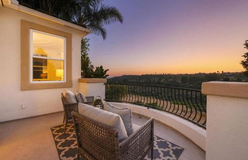 Spacious Luxury home in Gated Community with Resort Pool & Scenic Views - Photo 35