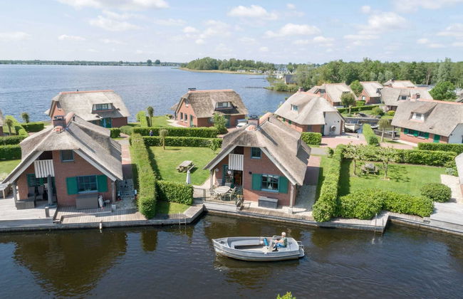 Stylish Thatched Villa with 2 Bathrooms near Giethoorn - Photo 12