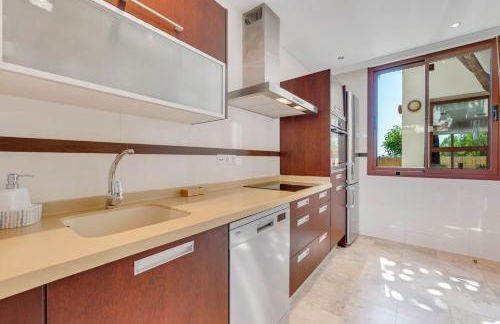 Villa Serena Marbella - Luxury villa with pool & sea views - Photo 16