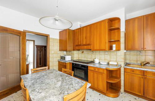 Cozy Apartment near Venice with Balcony! - Photo 11