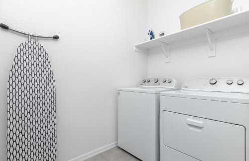 Stylish & Bright Gem ~ King/Queen Beds ~ Backyard! - Foto 30