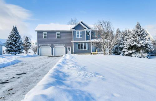 Spacious Family Home w/ Deck & Yard: 5 Mi to Stowe - Foto 2