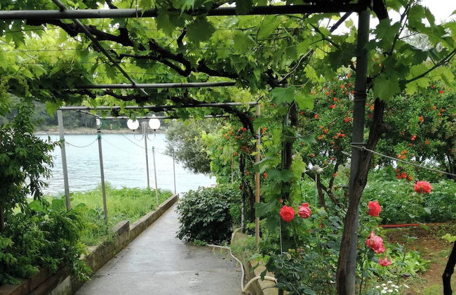 All New Seafront Apartment Yvonne, Sleeps 5 - Foto 8