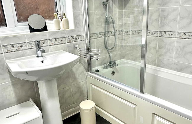 3 Bedroom Homely Retreat Near Slough - Foto 12