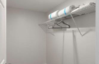 Deluxe 4-Bedroom w Huge Deck 3-Min to Downtown - Foto 14