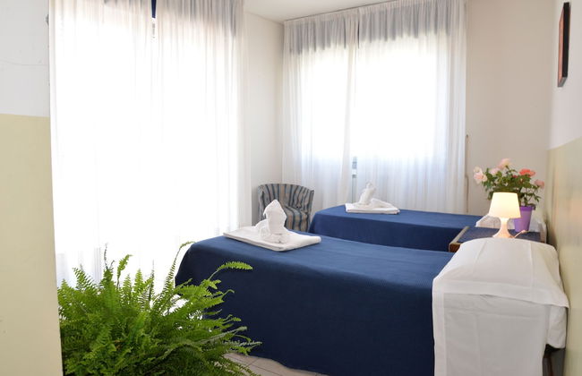 Room in Apartment - Two-room Apartment - Foto 8