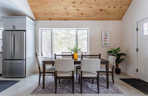 Lakefront Cabin with Private Dock Kenoza Den - Foto 20