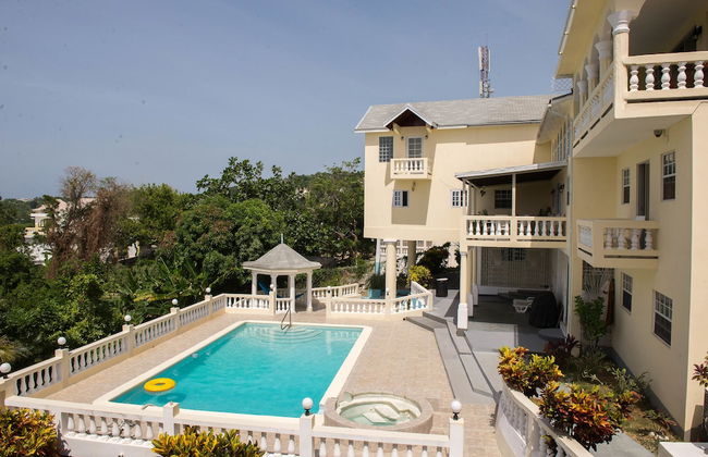 The Royal Kensington Villa - Photo 1