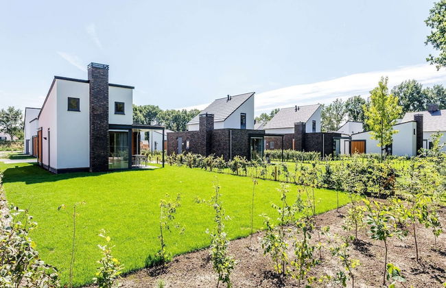 Stylish Villa With Covered Terrace in Limburg - Photo 35