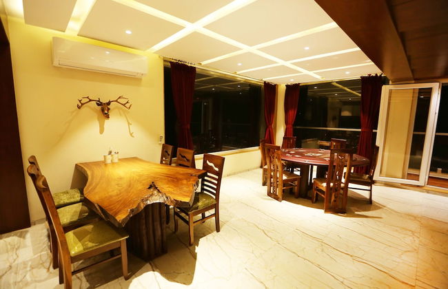 Royal Oakwood Villa by Shiloh Stay - Photo 27